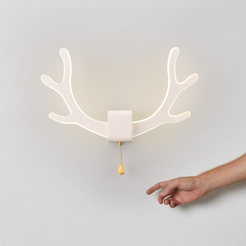 Zeitgenössische kreative Geweih Eisen Acryl LED Wandleuchte Lampe für Schlafzimmer 