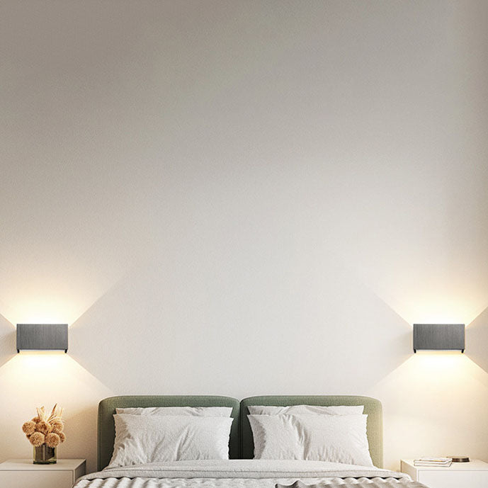 Moderne minimalistische LED-Lesewandleuchte aus Aluminium in quadratischer, flacher Form mit verstellbarem Lichtkegel für den Eingangsbereich 