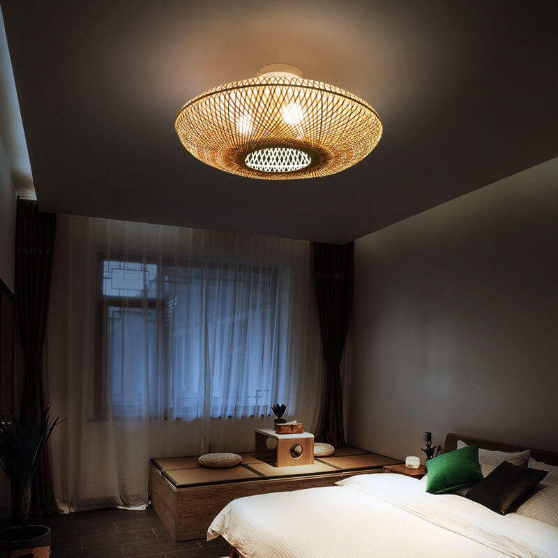 Traditionelle japanische 3-flammige Semi-Flush-Deckenleuchte in runder Bambusflechtoptik im Flying-Saucer-Design für das Schlafzimmer 