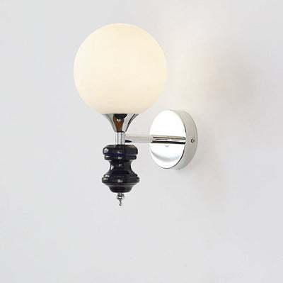 Französische Vintage-Glaskugel Blau Chrom 1-Licht Wandleuchte 
