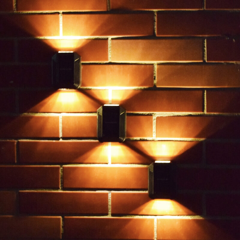 مصباح حائط LED خارجي بإضاءة شمسية لأعلى ولأسفل للحديقة 