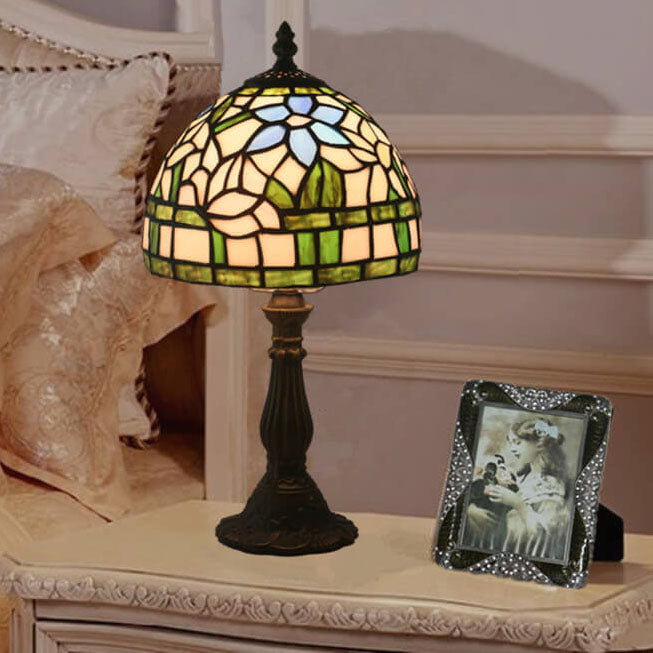 Lámpara de Mesa de 1 Luz con Cúpula de Vidrio de Colores con Flor de Hierba Tiffany Europea 