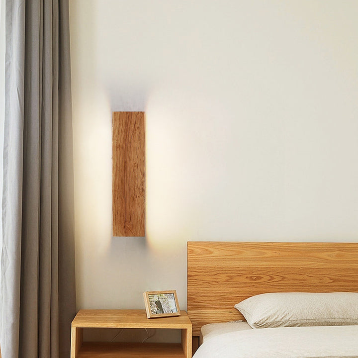 Applique murale à bande LED en bois massif simple 