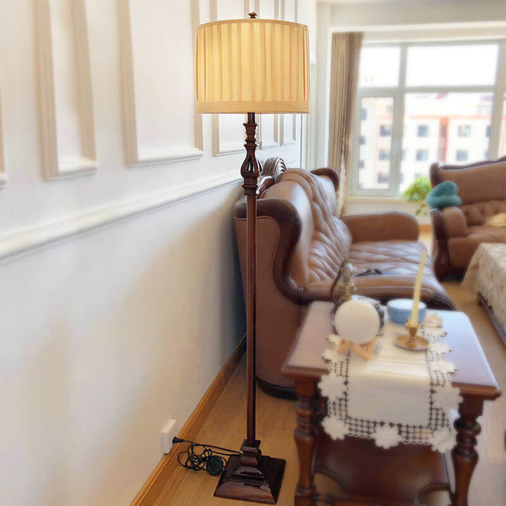 Moderne europäische Retro-Plissee-Stoff 1-Licht Stehende Stehlampe 