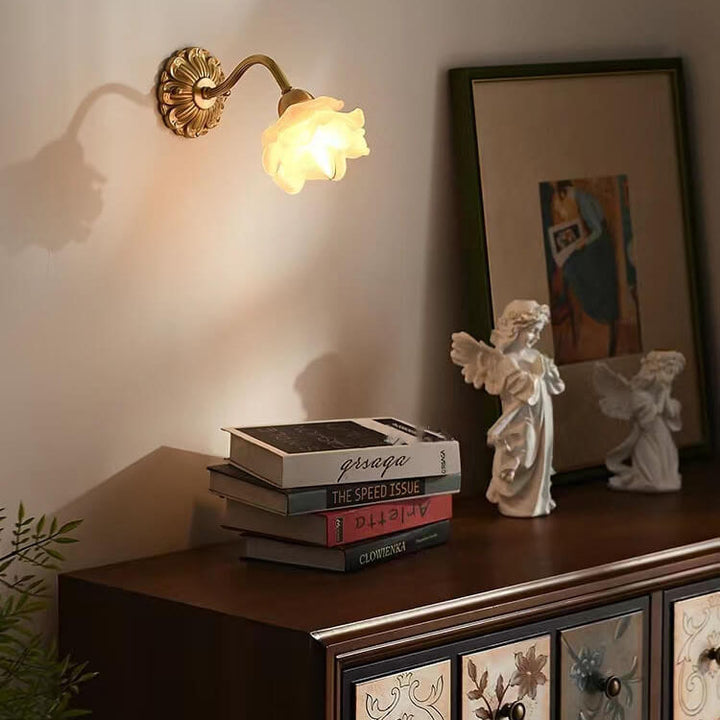 Applique murale en laiton et verre floral de luxe léger européen à 1 lumière 
