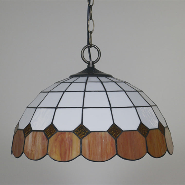 Traditionelle 3-flammige Tiffany-Pendelleuchte mit Eisenkuppel und Buntglas in Edelsteinoptik für das Wohnzimmer 