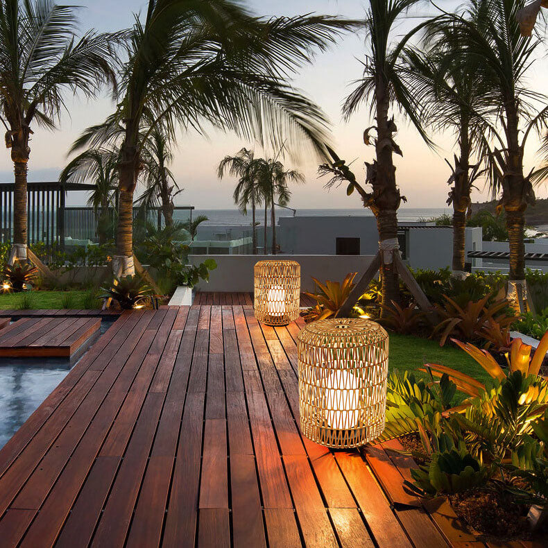 Lámpara de pie para jardín exterior de 1 luz, impermeable, con columna de ratán de plástico de estilo japonés tradicional 