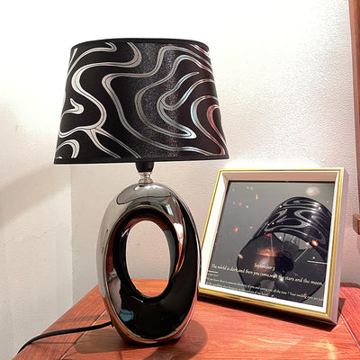 Moderne leichte Luxus-Vintage-Keramik-Hardware 1-Licht-Tischlampe 