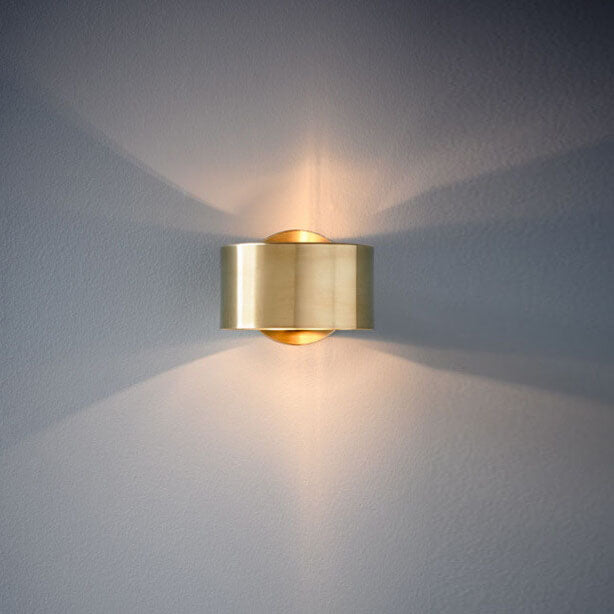 Moderne minimalistische 1-flammige Wandleuchte in goldfarbener Trommel