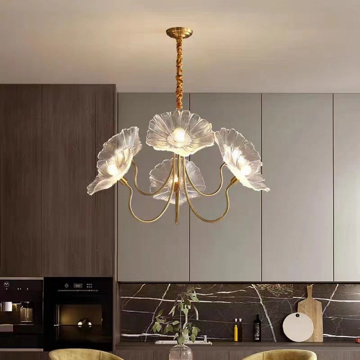 Moderno candelabro de 3/6 luces con marco de acabado dorado Art Deco y pantalla de vidrio en forma de hoja de loto para sala de estar 