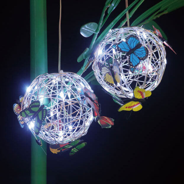 Luz colgante LED con bola de mariposa impermeable para exteriores solar 