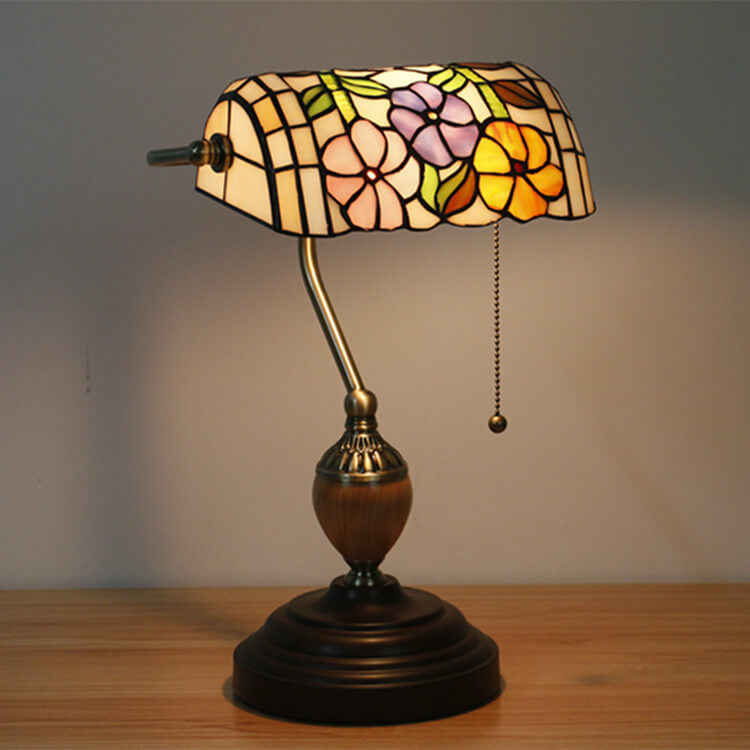 Europäische Tiffany-Blumen-Glas 1-Licht Banker Tischlampe 