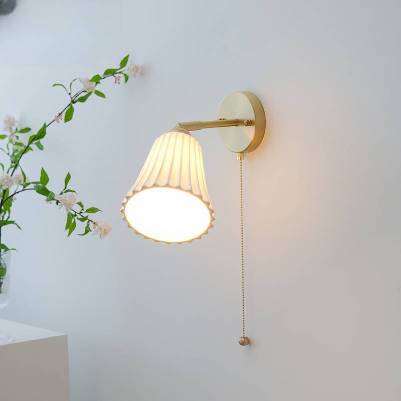 Moderne minimalistische 1-flammige Wandleuchte aus Messingkeramik 