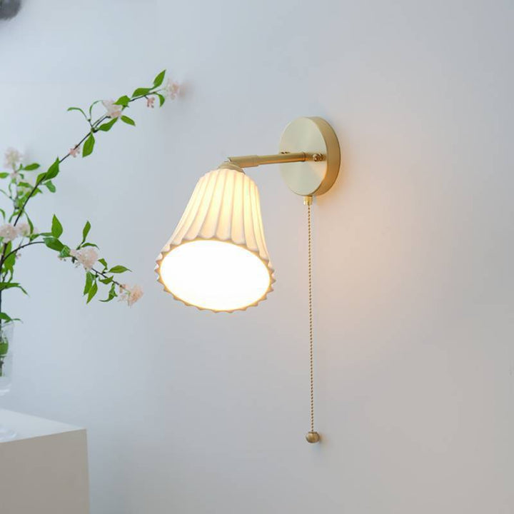 Moderne minimalistische 1-flammige Wandleuchte aus Messingkeramik 