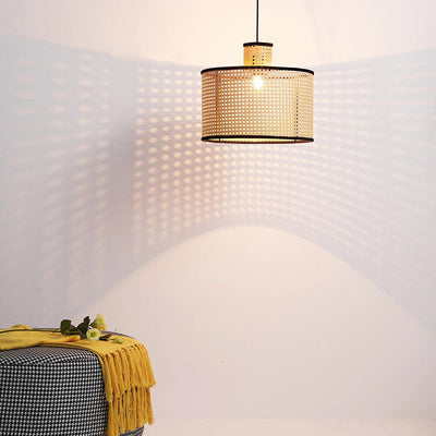 Japanischer minimalistischer runder Pflaumen-PVC-Rattan 1-Licht-Pendelleuchte 