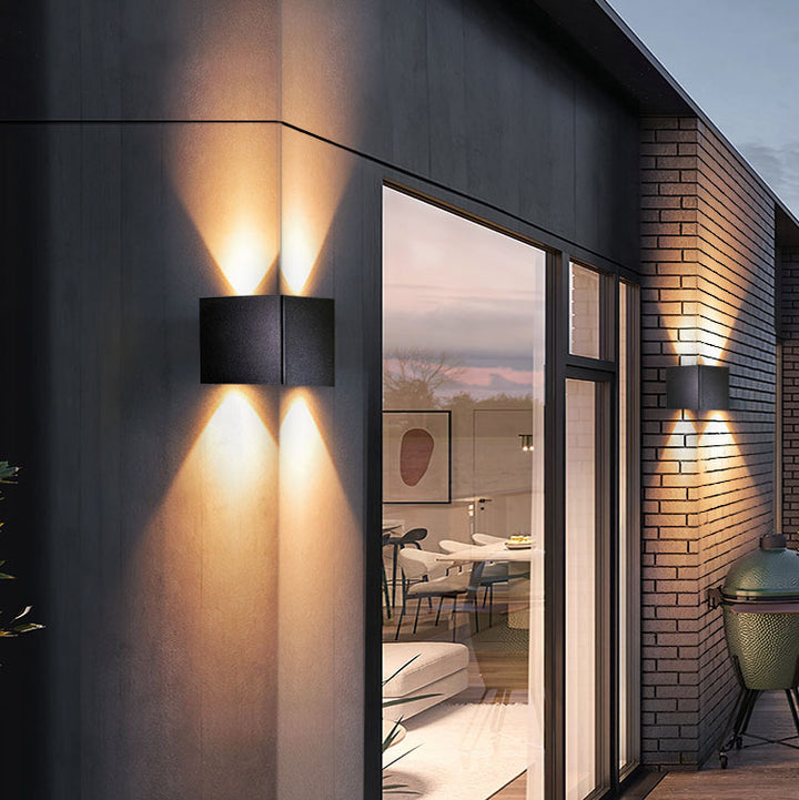 Moderne minimalistische quadratische flache geometrische LED-Wandleuchte aus Solar-Edelstahl für den Außenbereich 