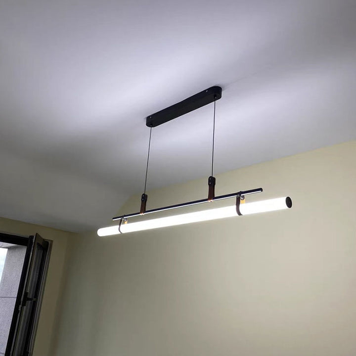Moderner minimalistischer langer Streifen aus Eisen, Acryl und Kunstleder, LED-Insel-Leuchter für Wohnzimmer und Esszimmer 