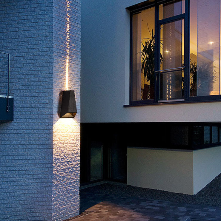 Moderne minimalistische Säulen-Aluminium-LED-Außen-Wandleuchte wasserdicht für die Außenpatio 