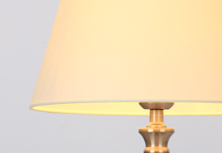 Nordischer minimalistischer beiger Stoff 1-Licht Tischlampe 