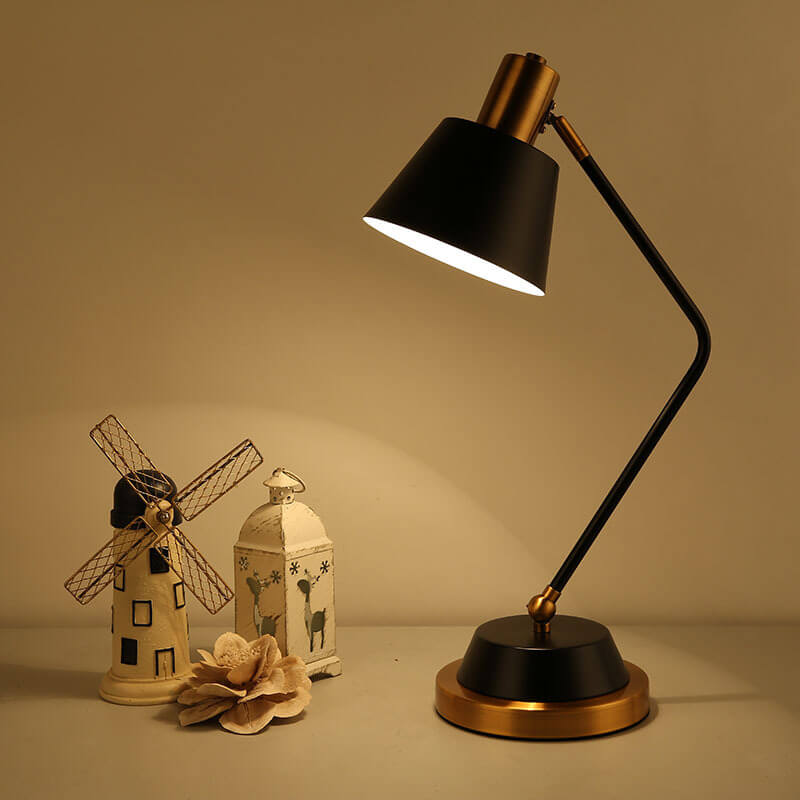 Lámpara de mesa de 1 luz con brazo curvado y pantalla cónica simple nórdica 