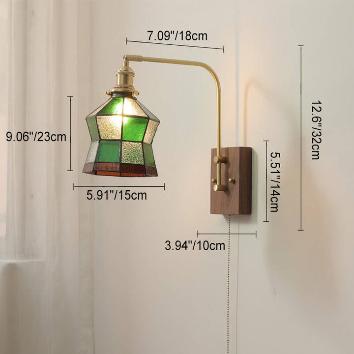 Zeitgenössische Retro-Wandleuchte mit 1 Flamme aus grünem Mosaikglas in Kegelform und Messing für das Schlafzimmer 
