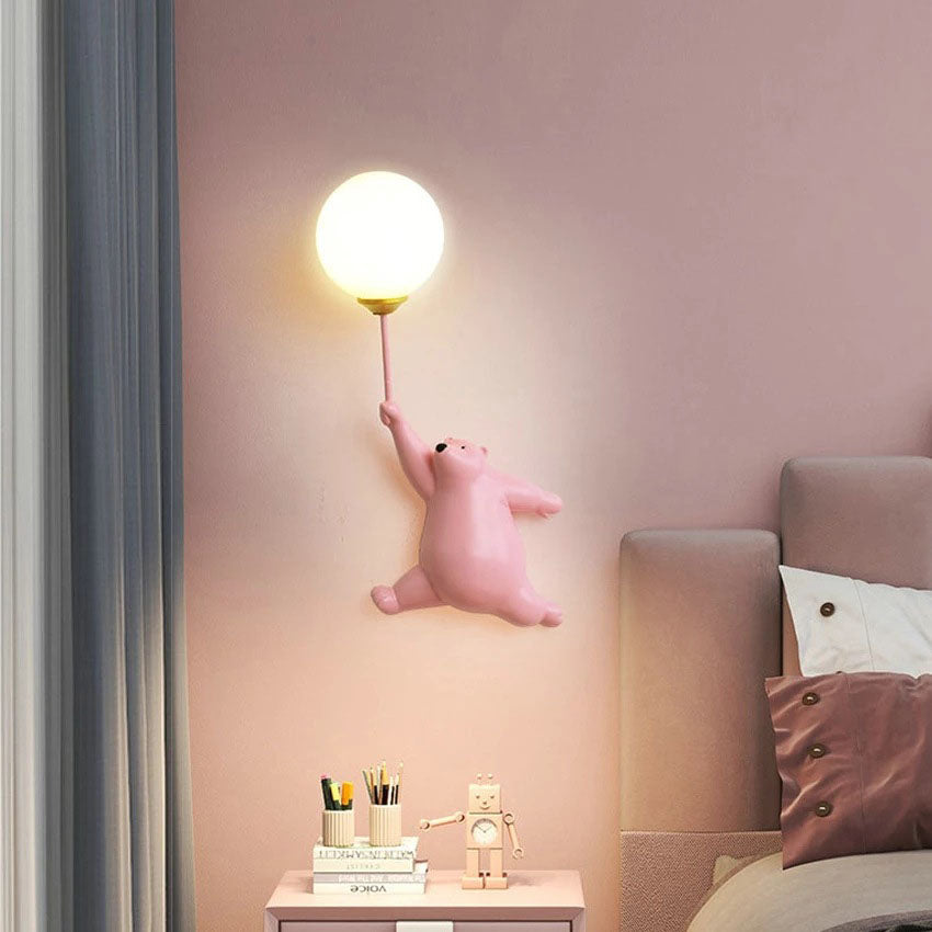 Moderne kreative 1-flammige Wandleuchte aus Kunstharz und Acryl in Bärenform fürs Schlafzimmer 