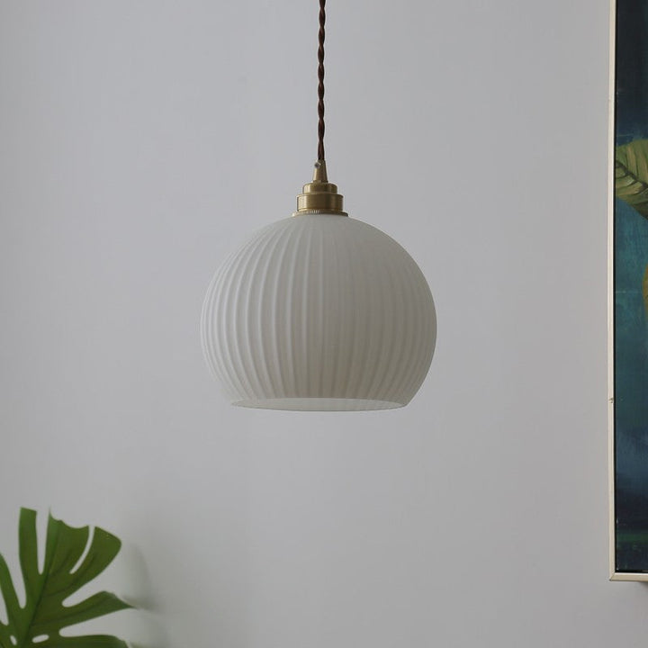 Moderne Einfachheit geripptes Glas Halbkreis Schatten Kupfer 1-Licht Pendelleuchte für Wohnzimmer 