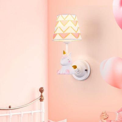 Zeitgenössische kreative Cartoon Harz Einhorn Stoff Schatten 1-Licht Kinder Wandleuchte Lampe für Schlafzimmer 