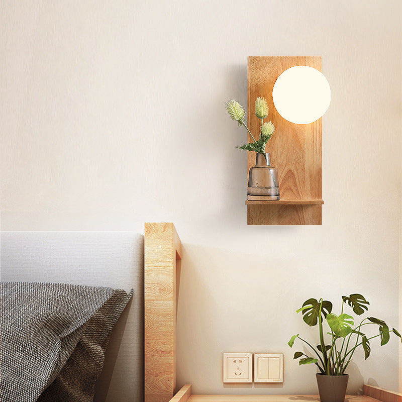 Moderne nordische 1-flammige Wandleuchte mit Glaskugel, Holz und quadratischer Basis für Schlafzimmer und Wohnzimmer 