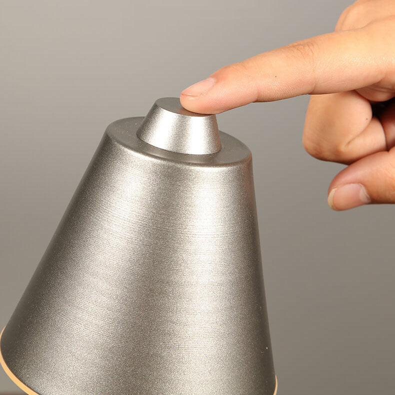 Moderne wiederaufladbare LED-Tischlampe aus Metall