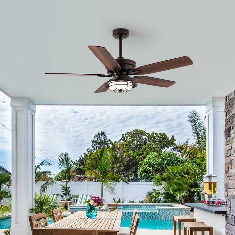 Zeitgenössische industrielle wasserdichte Holzventilatorflügel Runde Eisenrahmen Schatten LED Downrods Deckenventilator Licht für Außenterrasse 