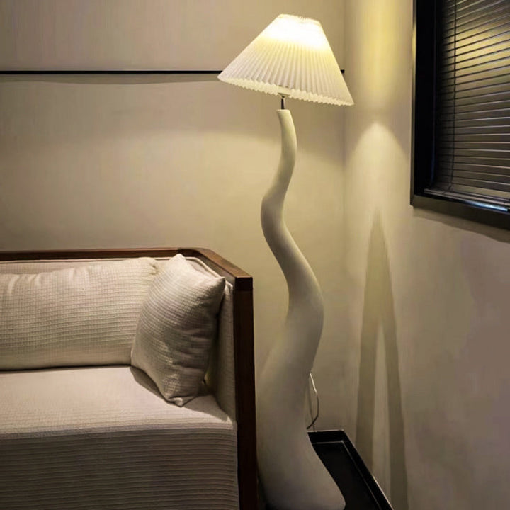 Zeitgenössische kreative konische Wellen Harzgewebe 1-Licht Stehlampe für Schlafzimmer 