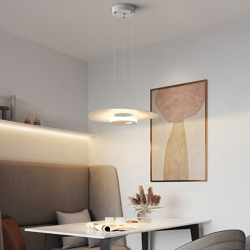 Moderne, minimalistische LED-Pendelleuchte aus Aluminium in Hutform 