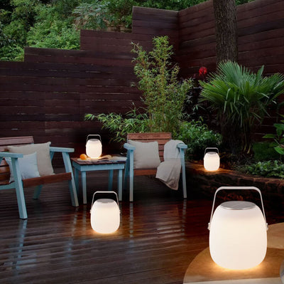 Lumière de camping portable à LED avec télécommande solaire de simplicité contemporaine pour patio extérieur 