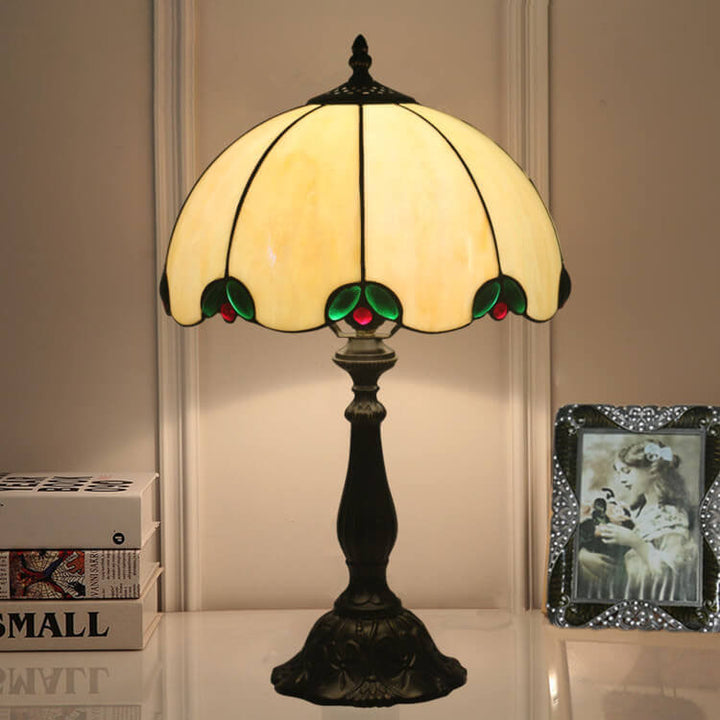Lampe de table vintage Tiffany beige avec dôme en gemmes vertes à 1 lumière 