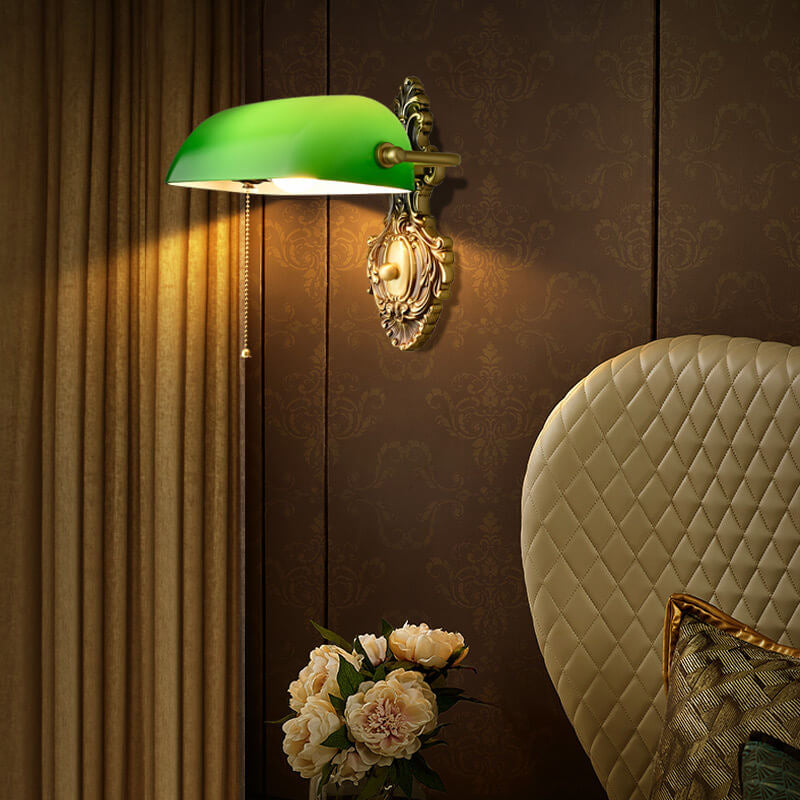 Zeitgenössische Retro-Wandleuchte mit 1 Leuchtquelle, kupferfarbenem Gestell und grünem Glasschirm, für das Schlafzimmer 