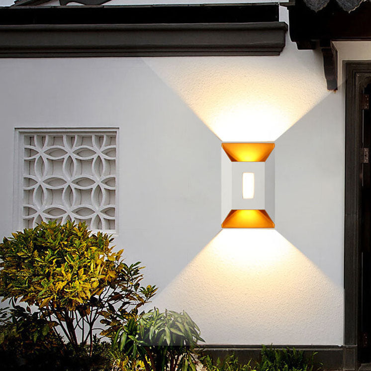 Lampe murale LED de patio étanche moderne en aluminium avec lentille 
