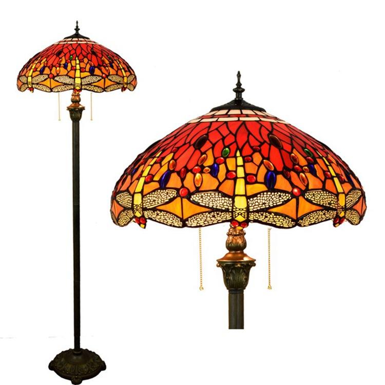 Lámpara de pie de dos luces con vitral Tiffany vintage de libélula roja 