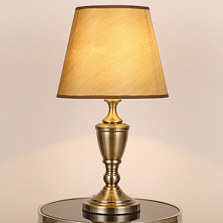 Lampe de sol sur pied à 1 lumière en tissu vintage nordique avec cône en matériel 