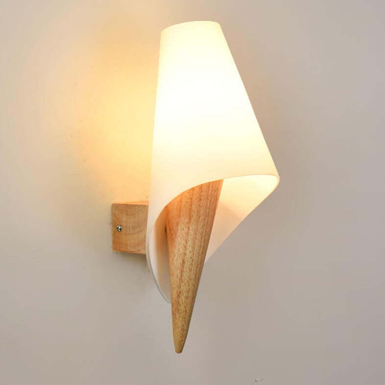 Applique murale 1 lumière avec abat-jour en verre blanc évasé nordique 