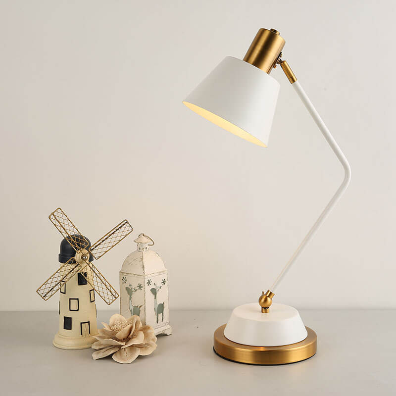 Lámpara de mesa de 1 luz con brazo curvado y pantalla cónica simple nórdica 