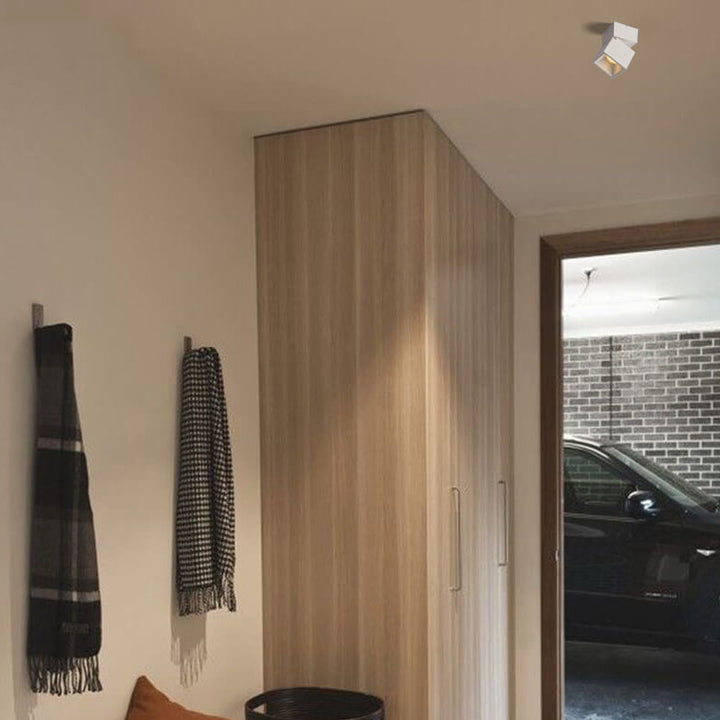 Luz LED montada al ras semi-plegable moderna en blanco y negro puro 