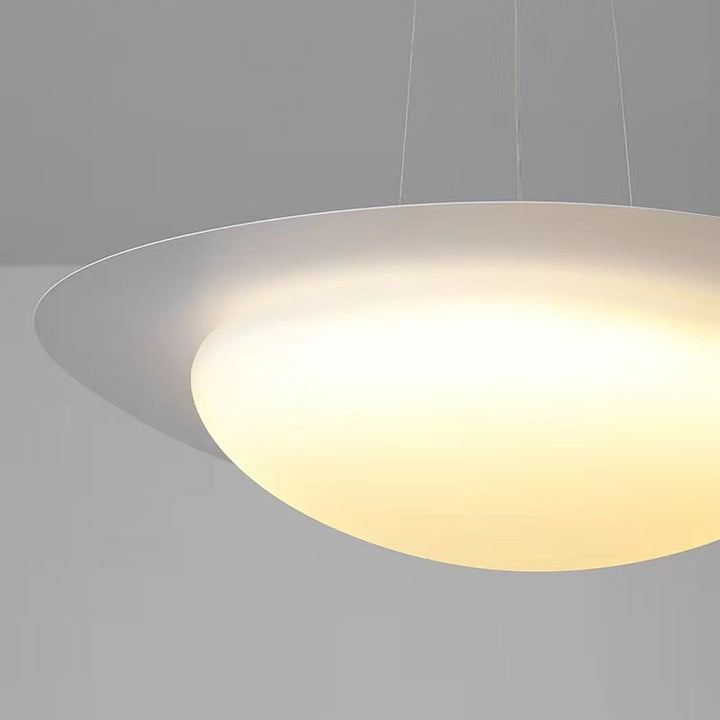 Moderne minimalistische weiße Kieselstein-Acryl-Eisen-LED-Pendelleuchte für das Wohnzimmer 