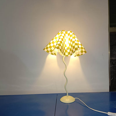 Modern Fabric Petal Flower 1-Light Table Lamp