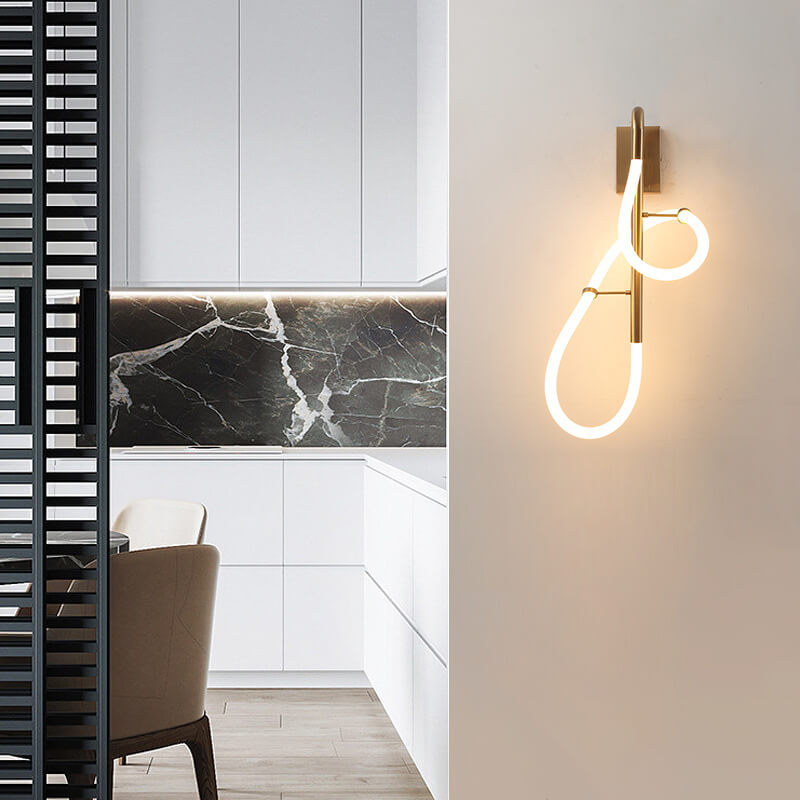 مصباح حائط LED من النحاس والحديد بتصميم عصري وإبداعي 