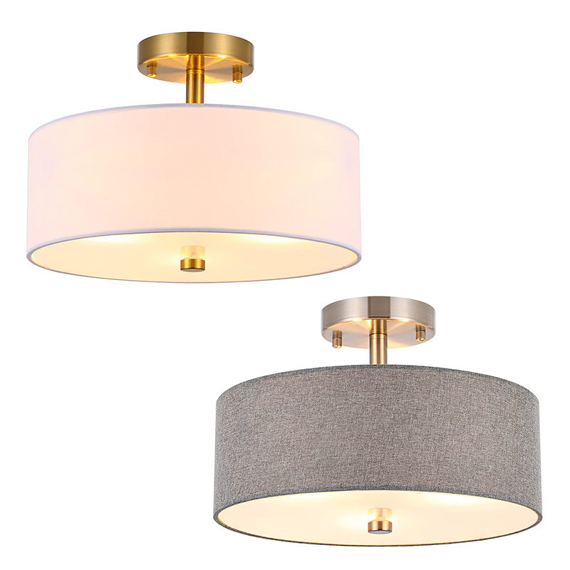 Moderno candelabro de 3 luces con base de latón envejecido electrochapado y pantalla de cilindro de tela para sala de estar 