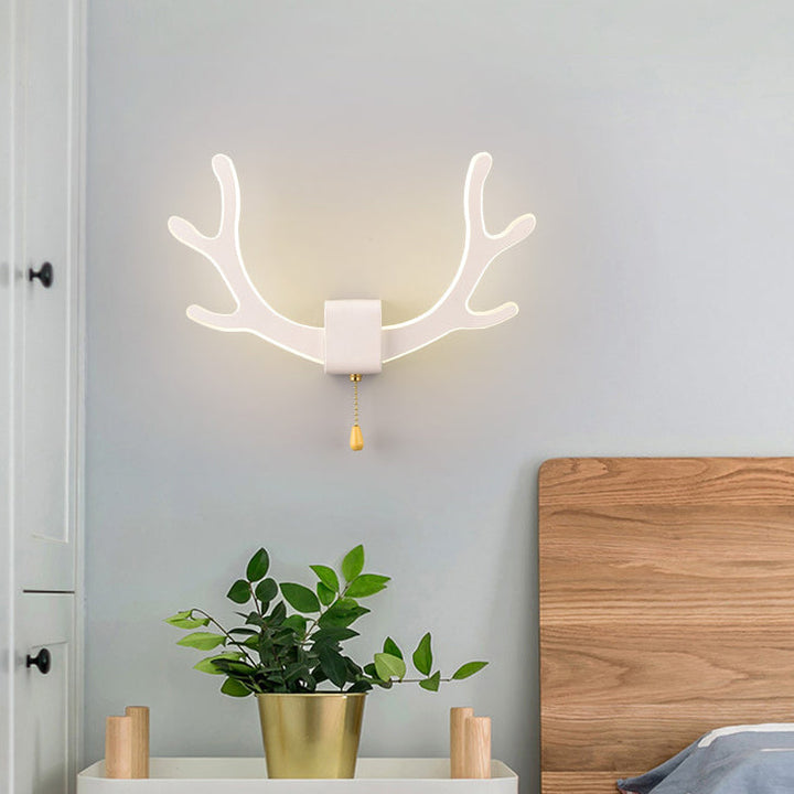 Zeitgenössische kreative Geweih Eisen Acryl LED Wandleuchte Lampe für Schlafzimmer 