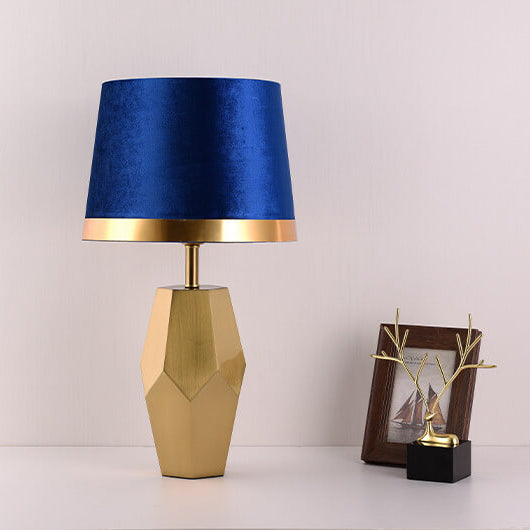 Lampe de table à 1 lumière à base géométrique en métal et tissu artistique de luxe