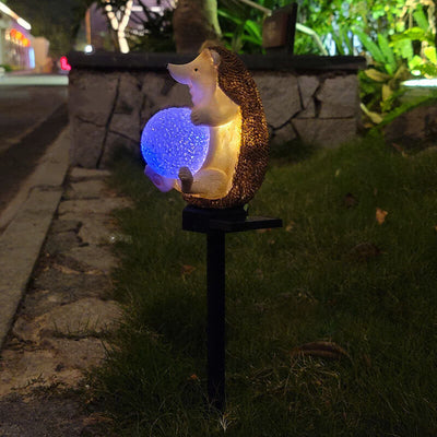 ضوء المناظر الطبيعية LED بإدخال أرضي للحديقة بديكور عصري إبداعي لطيف من الراتنج على شكل قنفذ يعمل بالطاقة الشمسية للحديقة الخارجية 