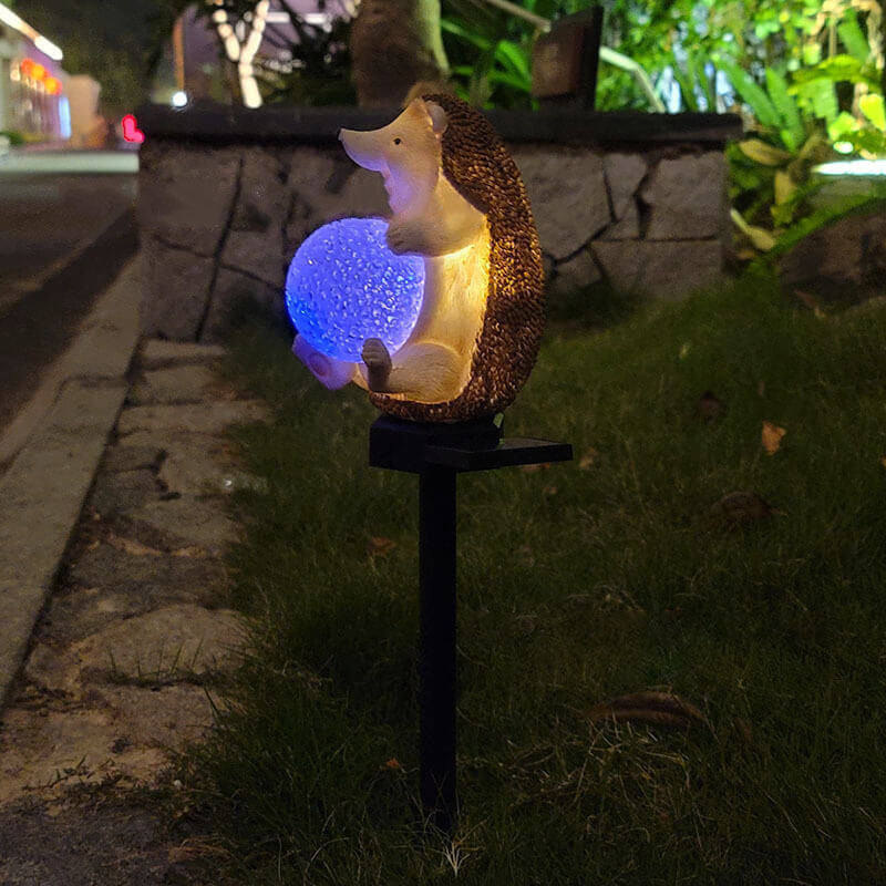 ضوء المناظر الطبيعية LED بإدخال أرضي للحديقة بديكور عصري إبداعي لطيف من الراتنج على شكل قنفذ يعمل بالطاقة الشمسية للحديقة الخارجية 